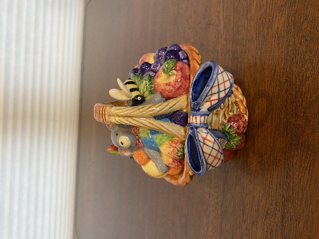 1996 HAND PAINTED Fitz & Floyd Bear/Fruit/Bee Ceramic Lidded Candy Dish 4.5"H