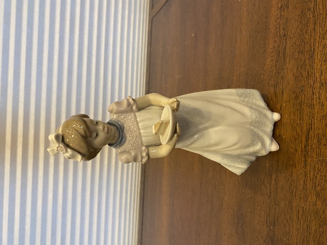 VTG LLADRO HAPPY BIRTHDAY Glossy Girl W/CakeFigurine #5429, 8"H SPAIN