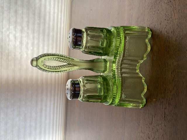 VTG Imperial Glass Green Salt & Pepper Shakers W/Stand 3 PC SET
