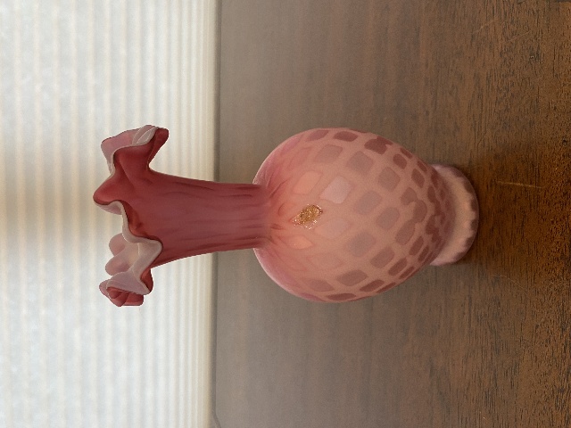 ANTIQUE Pink Satin MOTHER OF PEARL Quilted  Ruffled Rim Art Glass Vase 6.25"H