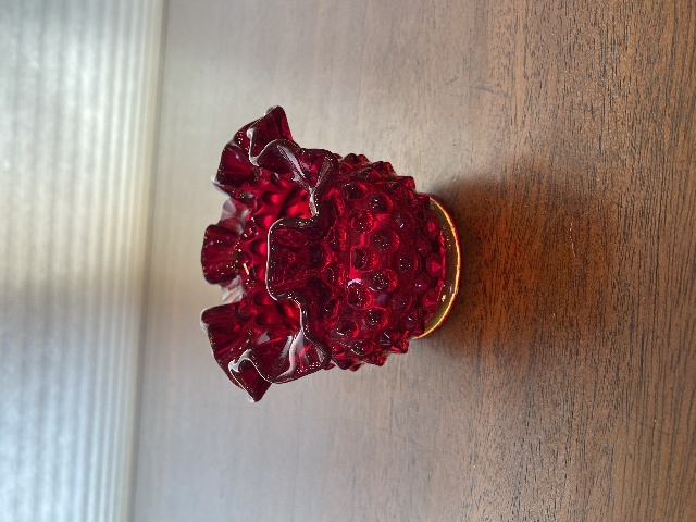 VTG FENTON Small Amberina Hobnail Art Glass Ruffled Rim Vase 3"H