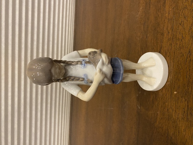 VTG BING & GRONDAHL LITTLE MOTHER Porcelain Figurine #1779 6.75"H DENMARK