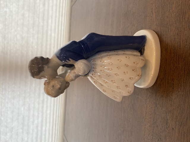 VTG BING & GRONDAHL YOUTHFUL BOLDNESS Porcelain Figurine #2162 7.5"H DENMARK