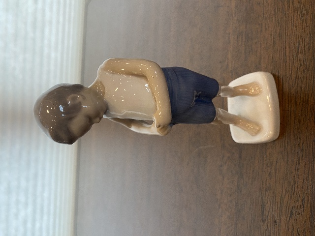 VTG BING & GRONDAHL TINY TOT  Porcelain Figurine #1759 6"H DENMARK