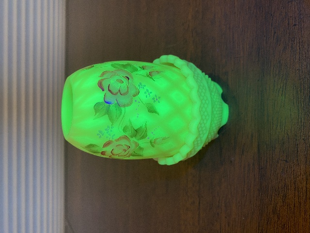 VTG UV REACTIVE Fenton Burmese DIAMOND OPTIC Floral PAINTED Fairy Lamp 4.5"H