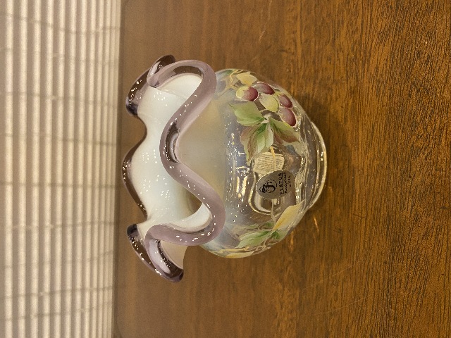 VTG FENTON Purple Opalescent Grape PAINTED Art Glass Rose Bowl Vase 4"H SIGNED