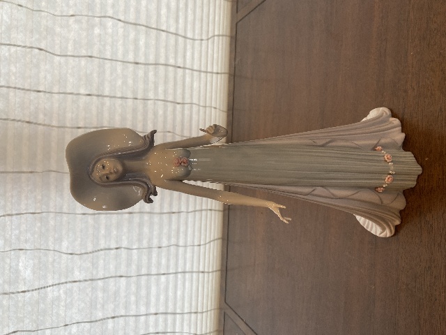 VTG LLADRO THE DEBUTANTE Woman In Hat Glossy Figurine #1431, SPAIN 13.75"H