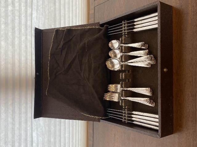 48 PIECE WM ROGERS Reinforced Plate IS Floral Pattern SILVERPLATE Flatware Set