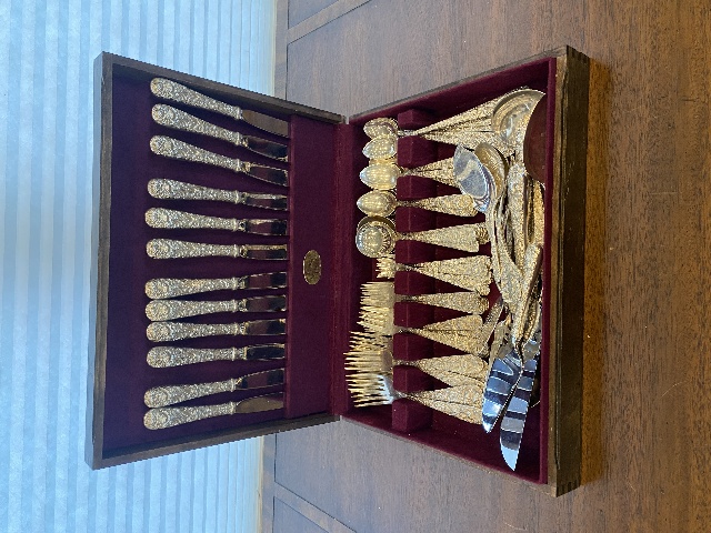 VINTAGE 88 PIECE S. KIRK & SON "REPOUSSE" STERLING Silverware Set