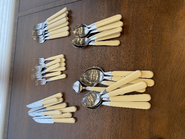 40 PIECE Cream Colored Stainless Taiwan Flatware Set