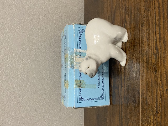 VTG LLADRO ATTENTIVE POLAR BEAR Glossy Porcelain Figurine #1207 W/BOX 4.75"L