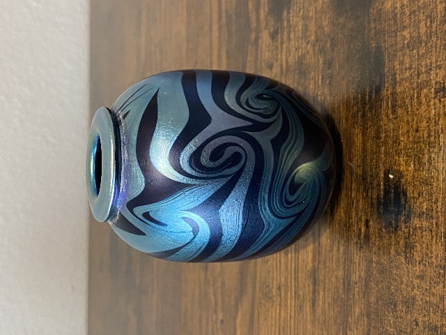 Small VTG PEISER STUDIO Iridescent Swirl Art Glass Vase 3 5/8"H SIGNED DANIEL