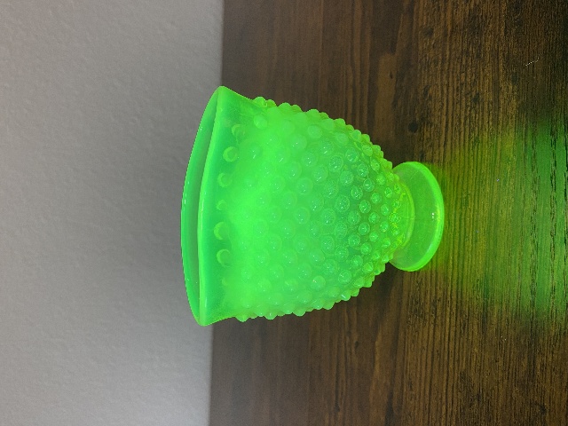 VTG Small UV REACTIVE FENTON Topaz Opalescent Hobnail Fan Art Glass Vase 3.5"H