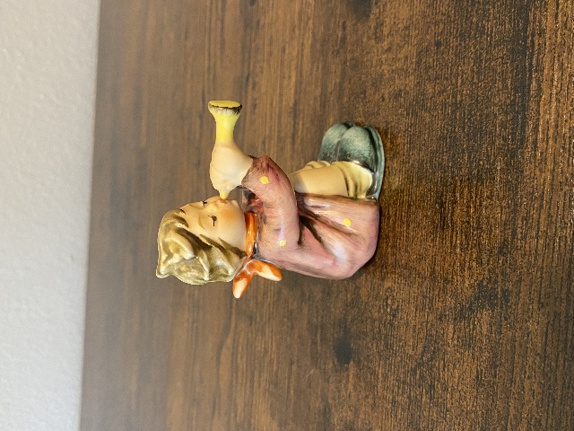 VTG Goebel Hummel GIRL WITH TRUMPET Figurine #391 2.75"H  W.GERMANY TMK6