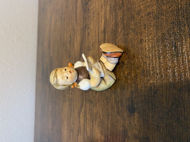 VTG Goebel Hummel GIRL WITH SHEET MUSIC Figurine #389 2.75"H W.Germany TMK5