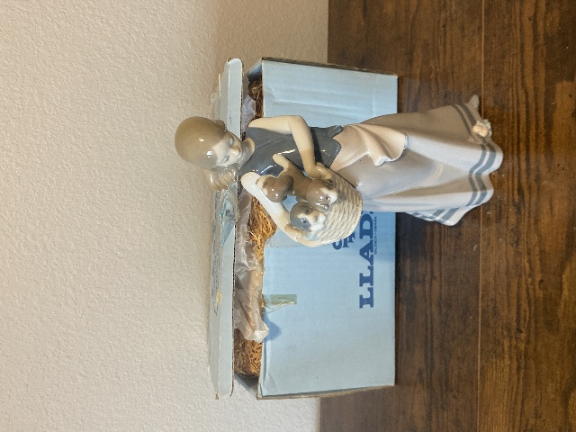 VTG LLADRO GIRL WITH BASKET OF PUPPIES Porcelain Figurine W/BOX #1311 9.75"H SPAIN