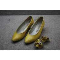 Beene Bag Italian Vinyl Pump with Detachable Floral decorations