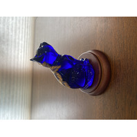 ADORABLE VTG FENTON Cobalt Blue Glass Sitting Cat Figurine W/Gold Leaves 3.75"H