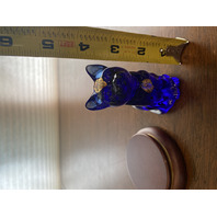 ADORABLE VTG FENTON Cobalt Blue Glass Sitting Cat Figurine W/Gold Leaves 3.75"H