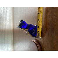 ADORABLE VTG FENTON Cobalt Blue Glass Sitting Cat Figurine W/Gold Leaves 3.75"H