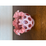 BEAUTIFUL VTG FENTON Cranberry Opalescent COIN DOT Ruffled Rim Glass Vase 4.75"H