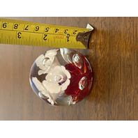 BEAUTIFUL VTG Red & White Floral Glass Paperweight W/Controlled Bubbles 2.25"H