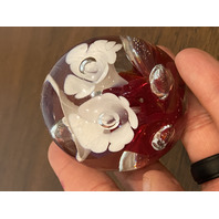 BEAUTIFUL VTG Red & White Floral Glass Paperweight W/Controlled Bubbles 2.25"H