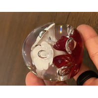 BEAUTIFUL VTG Red & White Floral Glass Paperweight W/Controlled Bubbles 2.25"H