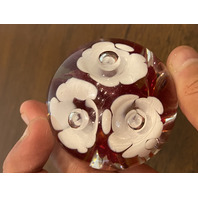 BEAUTIFUL VTG Red & White Floral Glass Paperweight W/Controlled Bubbles 2.25"H
