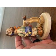 RARE VTG Goebel Hummel BATTLE BEFORE PRAYER Figurine #20 4.25"H, TMK2 FULL BEE