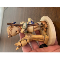 RARE VTG Goebel Hummel BATTLE BEFORE PRAYER Figurine #20 4.25"H, TMK2 FULL BEE