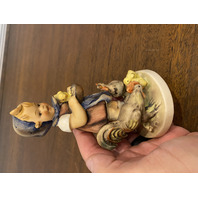 RARE VTG Goebel Hummel FEEDING TIME Figurine #199 5.5"H, TMK2 FULL BEE