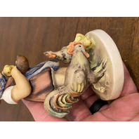 RARE VTG Goebel Hummel FEEDING TIME Figurine #199 5.5"H, TMK2 FULL BEE