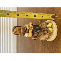 RARE VTG Goebel Hummel FEEDING TIME Figurine #199 5.5"H, TMK2 FULL BEE