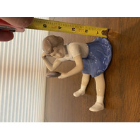 VTG BING & GRONDAHL Girl Combing Porcelain Figurine #2318 5"H DENMARK