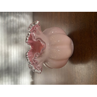 BEAUTIFUL VTG FENTON Pink/White Silver Crest Ruffled Rim Glass Melon Vase 5.5"H