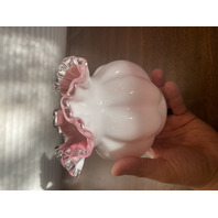 BEAUTIFUL VTG FENTON Pink/White Silver Crest Ruffled Rim Glass Melon Vase 5.5"H
