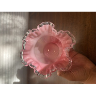 BEAUTIFUL VTG FENTON Pink/White Silver Crest Ruffled Rim Glass Melon Vase 5.5"H