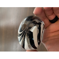GORGEOUS TONY CRAY Black & White Abstract Swirl Art Glass Paperweight 3"W SIGNED