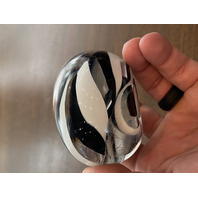 GORGEOUS TONY CRAY Black & White Abstract Swirl Art Glass Paperweight 3"W SIGNED