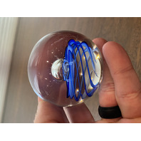 BEAUTIFUL Dynasty Gallery Heirloom Collectibles Blue Swirl Paperweight 2.25"H