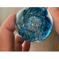 GORGEOUS GES 98' Small Blue Pilled Feather W/Gold Sparkles Paperweight 1.75"H