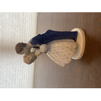 VTG BING & GRONDAHL YOUTHFUL BOLDNESS Porcelain Figurine #2162 7.5"H DENMARK