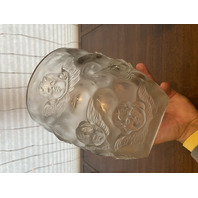 LARGE/HEAVY VTG LALIQUE-STYLE Frosted CHERUB/ANGEL Art Glass Vase 9"H