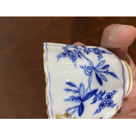 ANTIQUE MEISSEN Gold Gilded BLUE ONION Porcelain Demitasse Tea Cup & Saucer