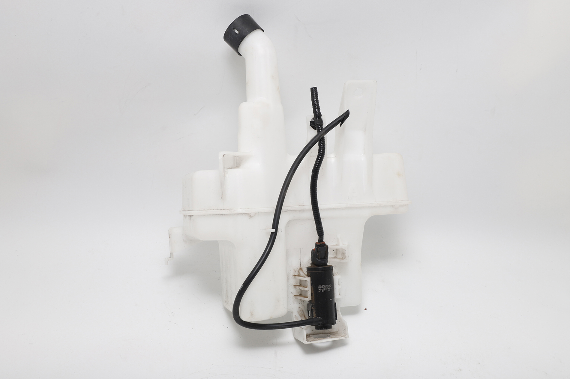 Universal 24V Windshield Washer Tank With Pump – Made In Thailand