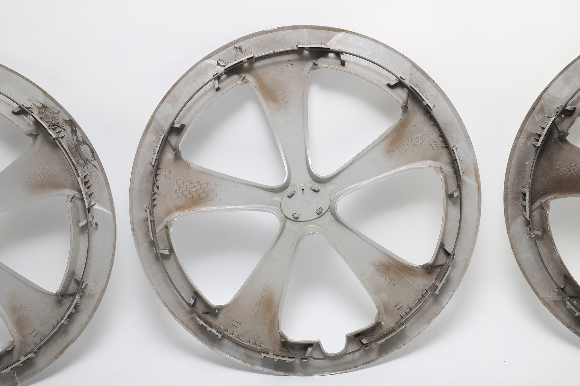 thumbnail image 2 of Genuine OEM Toyota 42602-47110 Wheel Cover Hub Cap 2010-2012 Prius 2 of 13