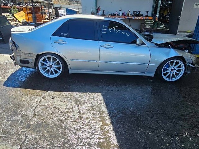 2003 Lexus IS 300 parts car F054