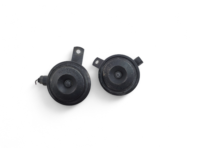 Honda Civic Si 98-05 High/Low Note Pitch Horn Signal Set (2) 38100-S04-K12, E032, OEM, 1998, 1999, 2000, 2001, 2002, 2003, 2004, 2005