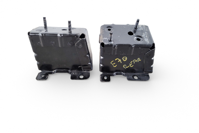 Nissan Leaf 13-24 Rear Bumper Reinforcement Bracket Right/Left Set (2) 85211-3NF0A, E070, OEM, 2013, 2014, 2015, 2016, 2017, 2018, 2019, 2020, 2021, 2022, 2023, 2024